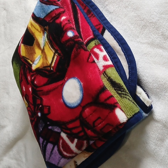 Marvel Avengers Fleece Throw Blanket - Red, Blue, Green - Picture 2 of 4